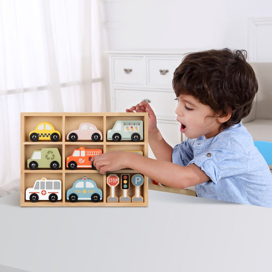 Set de mașinuțe din lemn cu 8 vehicule (înghețată, taxi, pompieri, poliție, ambulanță) și accesorii de trafic