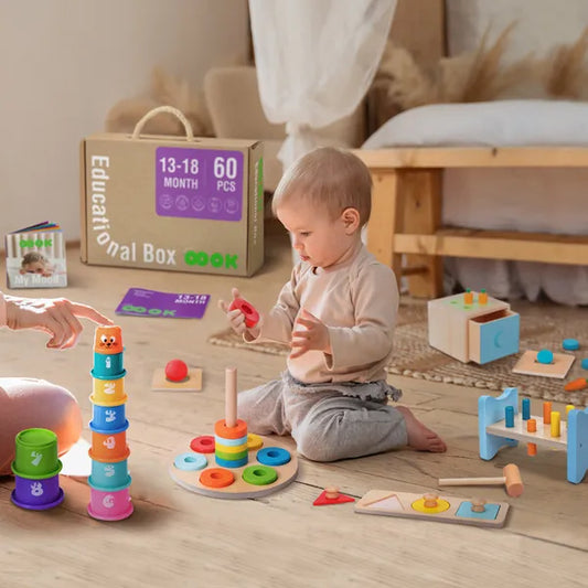 Set complet cu activități educative pentru coordonarea mână-ochi, sortare, stivuire și recunoașterea formelor.