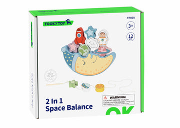 Joc de Echilibru Montessori din lemn în formă de lună, cu stele, planete, rachetă și astronaut. 