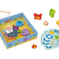 Joc de pescuit magnetic din lemn Tooky Toy, cu peștișori colorați și undițe magnetice. Ideal pentru dezvoltarea coordonării, motricității fine și atenției.