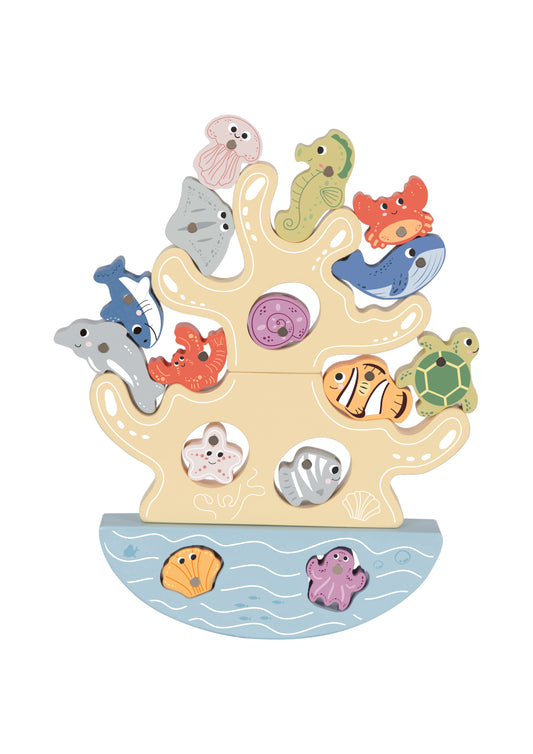 Joc din lemn 3 în 1: pescuit magnetic, șnuruire și echilibru. Include pești cu magneți, două undițe, piese perforate și bază din lemn.