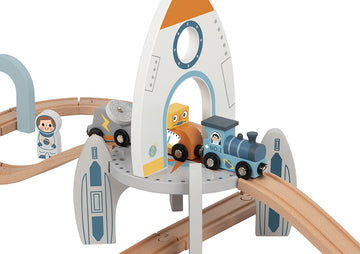 Stație de tren spațială din lemn cu șine, tren cosmic, cosmonauți și accesorii tematice. Set educativ și distractiv pentru copii 3 ani+